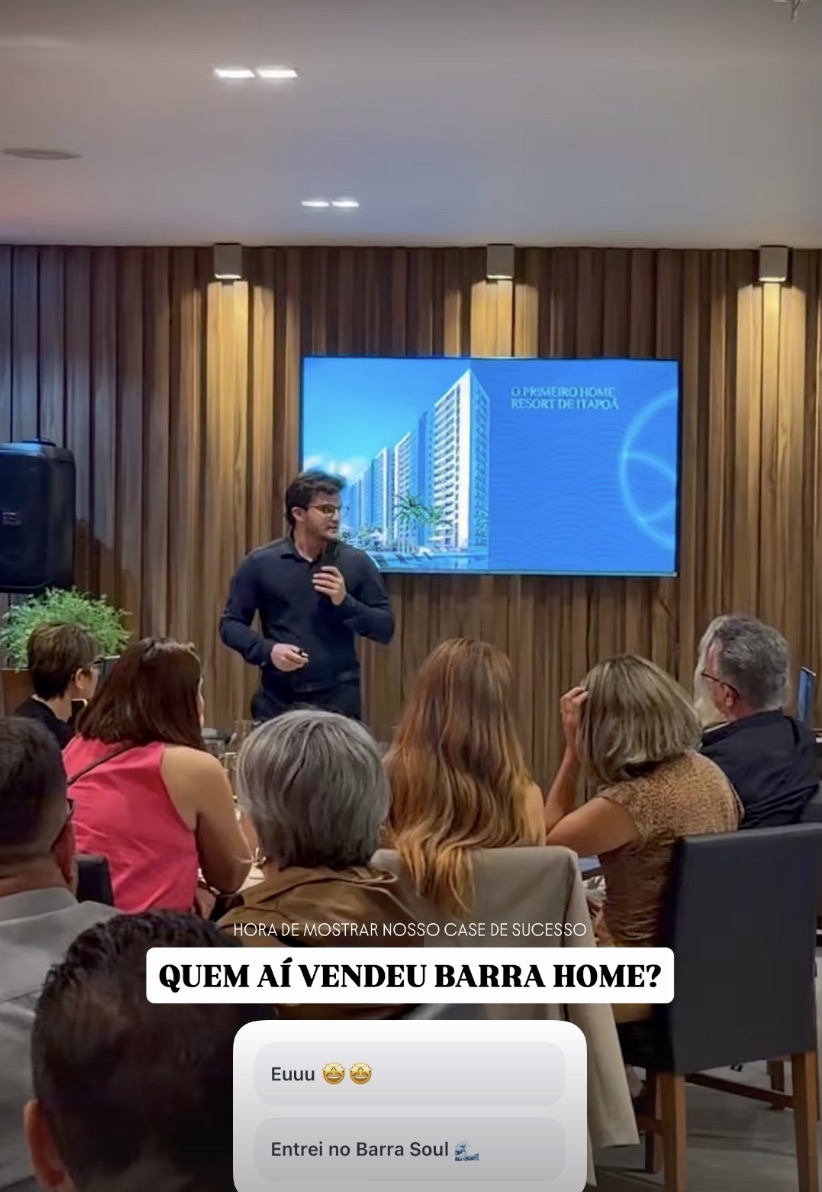 Plateia acompanhando a apresentação dos empreendimentos na Noite de Negócios da Rottas